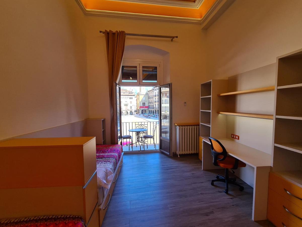 Apartaments Vicus 3 Con Vistas A La Plaza Mayor De 비크 외부 사진